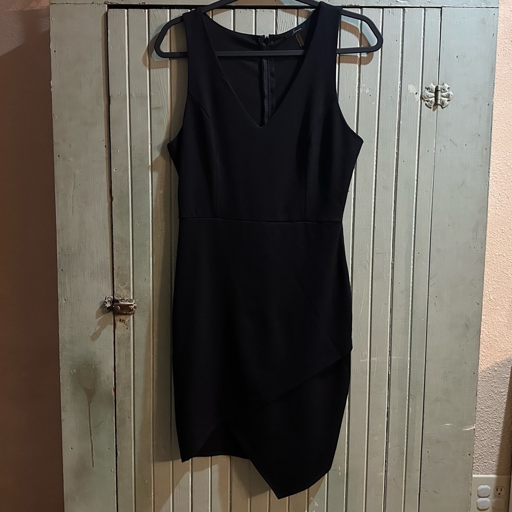 Soprano Chic Black Asymmetrical Bodycon Dress